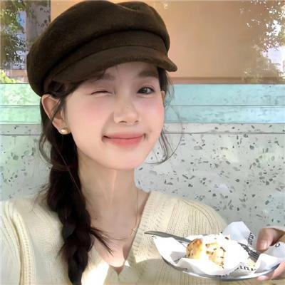 穿着旗袍的女孩